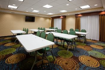 Holiday Inn Express Hotel & Suites Fort Dodge