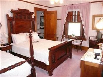 Squiers Manor B&B