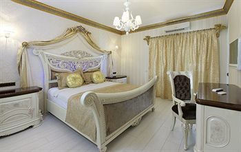 Hotel Camelot Boutique & Beach