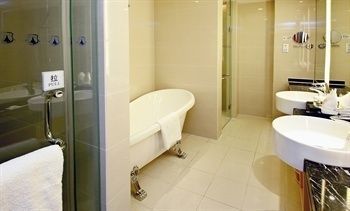 New Beacon Luguang International Hotel