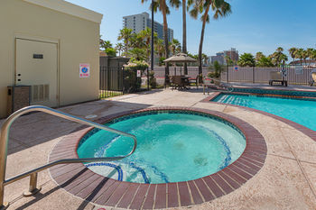 Hotel Comfort Suites Beachside