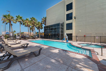 Hotel Comfort Suites Beachside