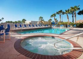 Hotel Comfort Suites Beachside