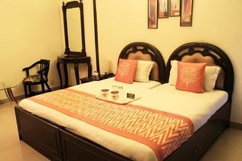 Hotel Oyo Rooms Near Akashneem Marg
