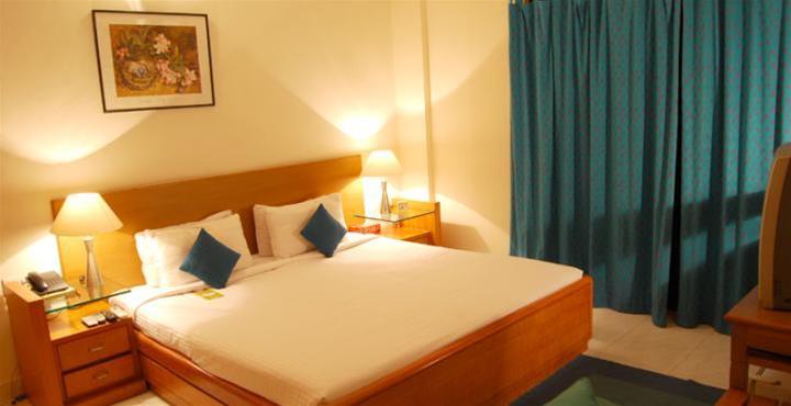 Hotel Sterling Suites Langford Town