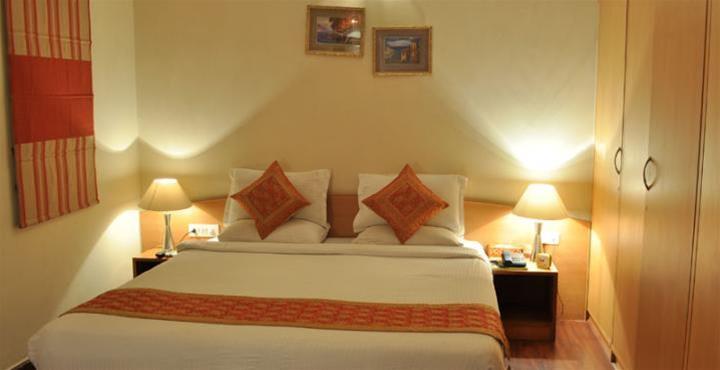 Hotel Sterling Suites Langford Town