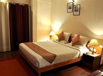 Hotel Sterling Suites Langford Town