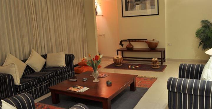 Hotel Sterling Suites Langford Town