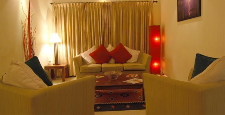 Hotel Sterling Suites Langford Town