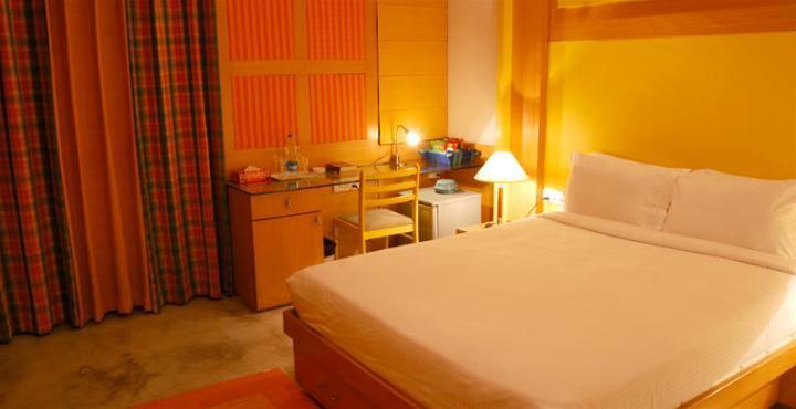 Hotel Sterling Suites Langford Town