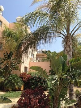 Constantaras Apartments