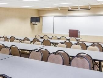 Hotel Baymont Inn And Suites Elkhart