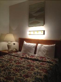 Hotel Cozy Cove Beachfront Resort Inn
