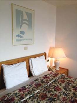 Hotel Cozy Cove Beachfront Resort Inn