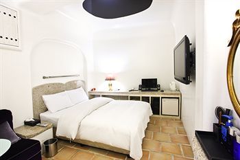 Hotel M