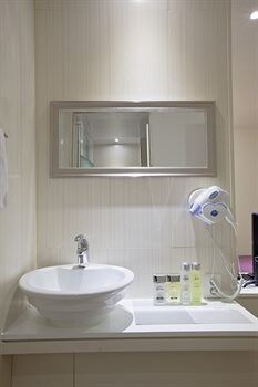 Ez Hotel