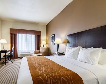 Hotel Comfort Inn And Suites Lawrence
