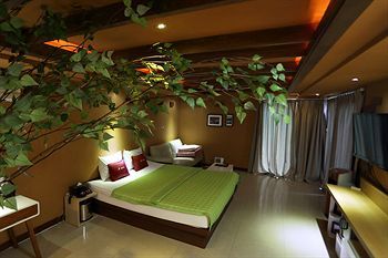 Hotel A Plus Motel