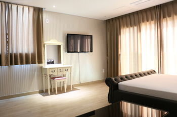 Yilin Pension