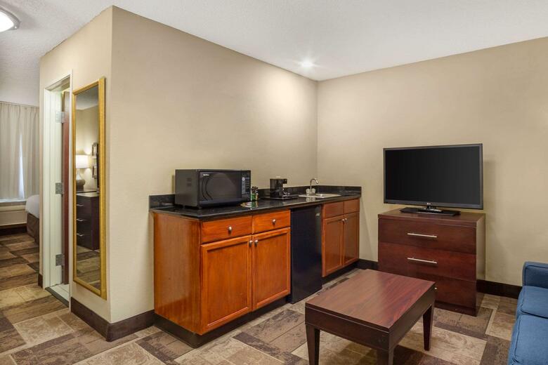Hotel Comfort Inn And Suites Newark