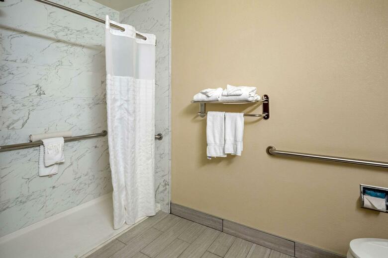 Hotel Comfort Inn And Suites Newark