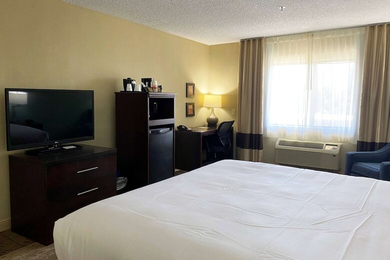 Hotel Comfort Inn And Suites Newark