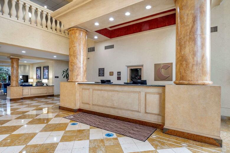 Hotel Comfort Inn And Suites Newark