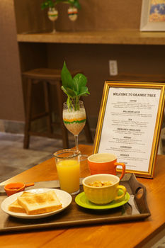 Orange Tree Hotel & Cafe