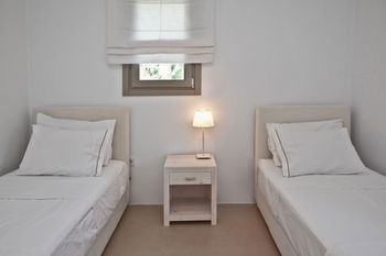 Villa White Tinos Luxury Suites