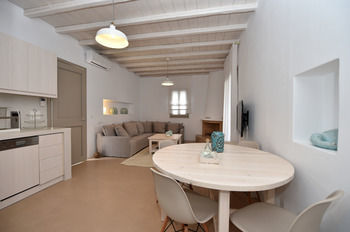 Villa White Tinos Luxury Suites