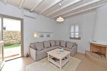 Villa White Tinos Luxury Suites