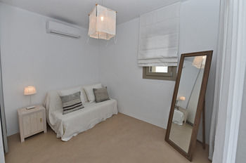 Villa White Tinos Luxury Suites