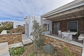 Villa White Tinos Luxury Suites