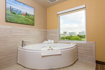 Cambria Hotel & Suites Plano - Frisco