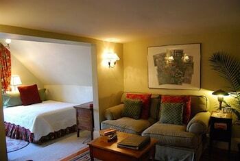 Bed & Breakfast Rothschild-pound House Inn