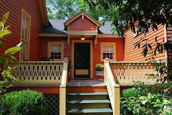 Bed & Breakfast Rothschild-pound House Inn