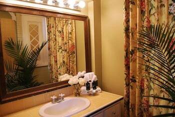 Bed & Breakfast Rothschild-pound House Inn
