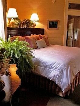 Bed & Breakfast Rothschild-pound House Inn