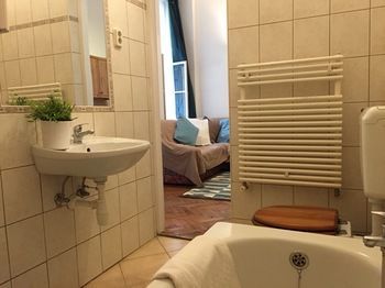 Hi5 Apartments - Parliament