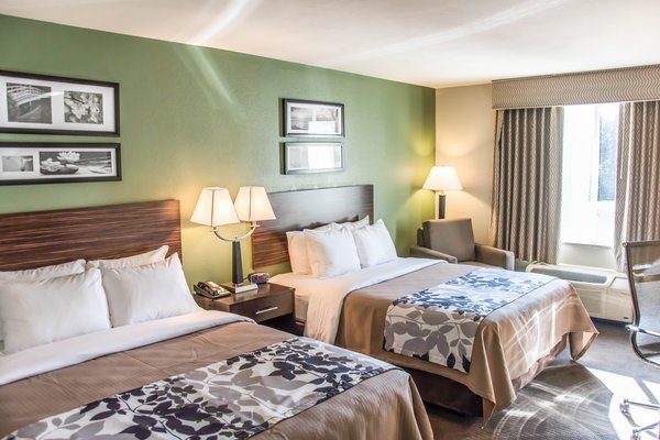 Hostal Sleep Inn & Suites University