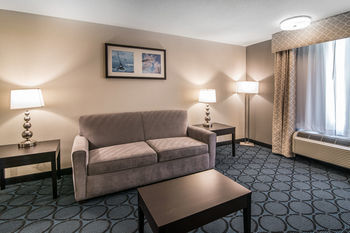 Hotel Quality Inn & Suites