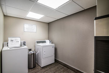 Hotel Quality Inn & Suites