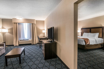 Hotel Quality Inn & Suites