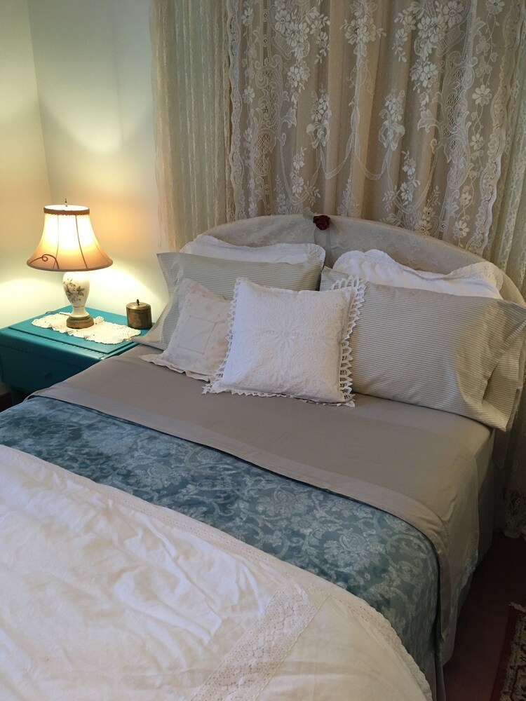 Violet Rose Bed & Breakfast