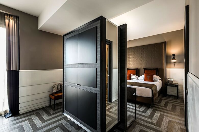 The Tribune Hotel