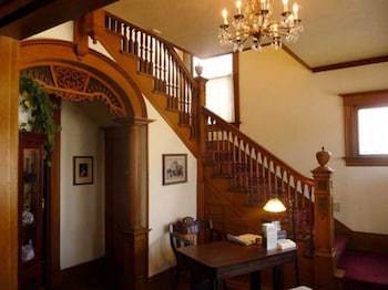 Crescent Lily Inn B&B