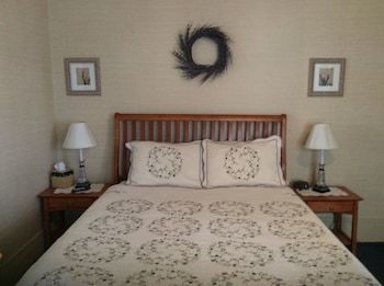 Crescent Lily Inn B&B