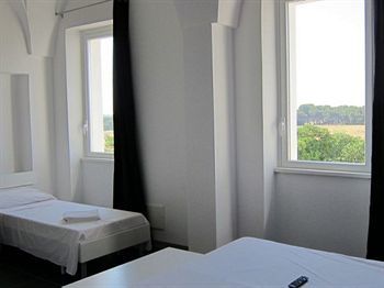 Hostal Oasis Park Hotel