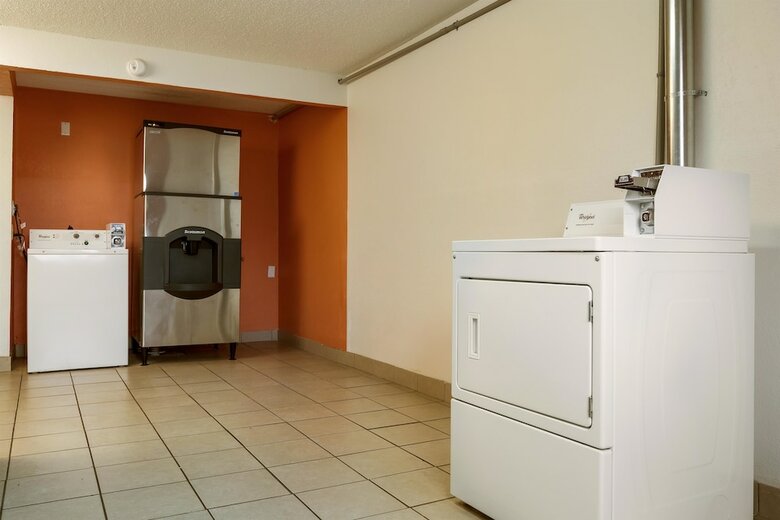 Motel 6 Albert Lea