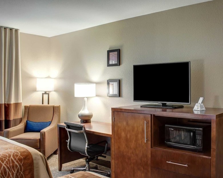 Hotel Comfort Inn & Suites